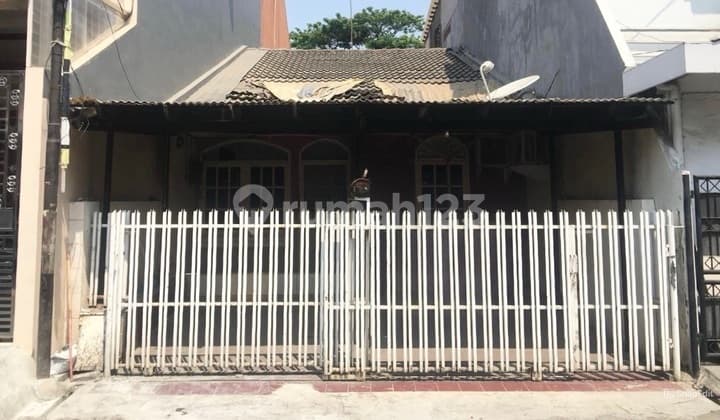 Old House Near Gading Indah Mall Kelapa Gading North Jakarta