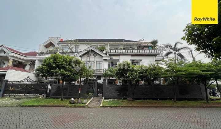 Luxury 3-Story Corner House Renovated and Furnished in Kemang Pratama, Bekasi