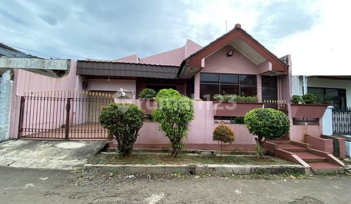 Rumah Luas Tengah Kota Bekasi Jalan Jenggala Jakasampurna Bekasi