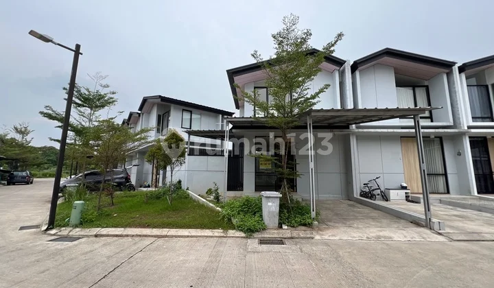 Rumah Hoek Adem 2 Lantai Waterfront Lippo Cikarang Bekasi