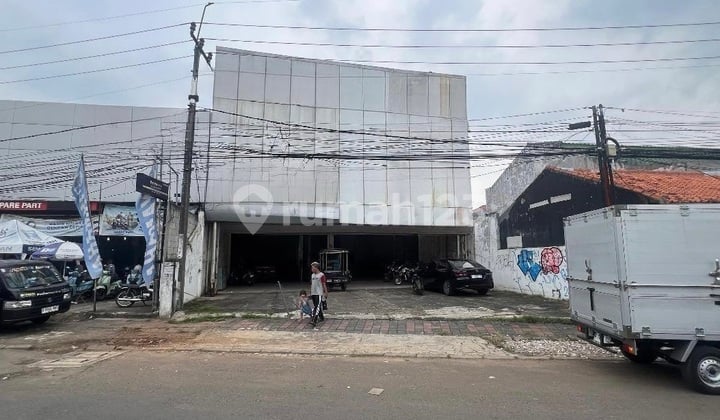 Showroom Lot by Mayor Hasibuan Main Road, West Bekasi