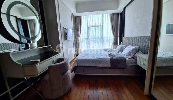 Apartement Casa Grande Residence 2 BR Semi Furnished Bagus Sekali