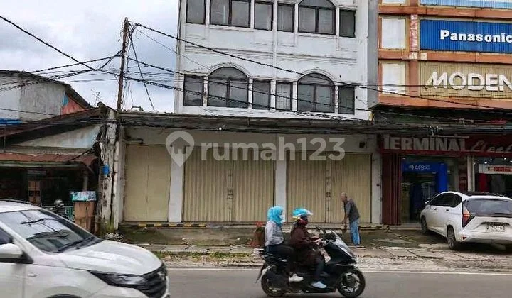 Ruko di Jalan Raya Cibubur 1 Menit ke Living World Kota Wisata