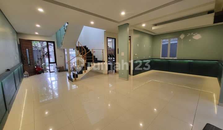 Strategic Location, Move-in Ready. Includes Rooftop and Meeting Space.