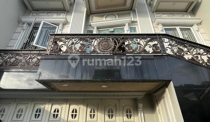 Rumah Classic Modern Siap Huni Bebas Banjir