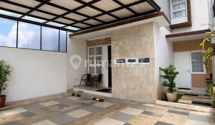 Minimalist House East Facing Neat Building Ready to Occupy