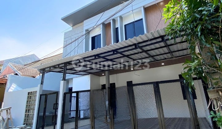 Brand New House 2 Lantai 3+1 Kamar Tidur Lokasi Aman & Bebas Banjir