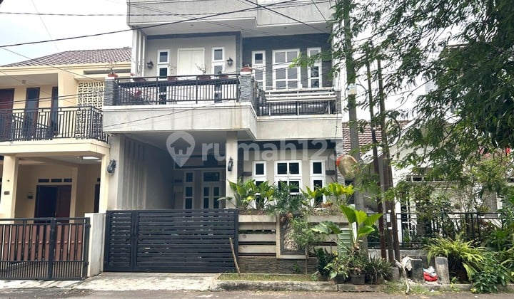 Rumah Minimalis 2 Lantai di Cinere Rapih & Siap Huni