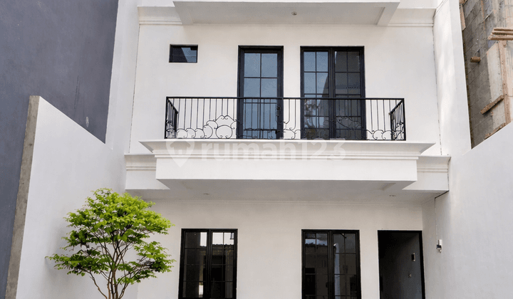 Mampang Prapatan Rumah Brand New 3 Lantai 15 Menit ke Scbd