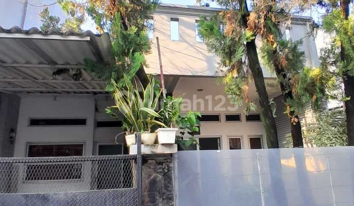 Rumah Cozy & Terawat di Rempoa 1,5 Lantai 10 Menit ke MRT Lebak Bulus