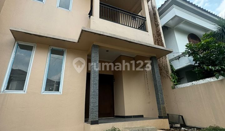 Rumah Modern Minimalis Siap Huni Di Komplek Nyaman Cinere