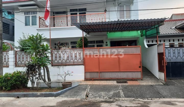 SHM House in a Complex in Cinere With 6 Bedrooms