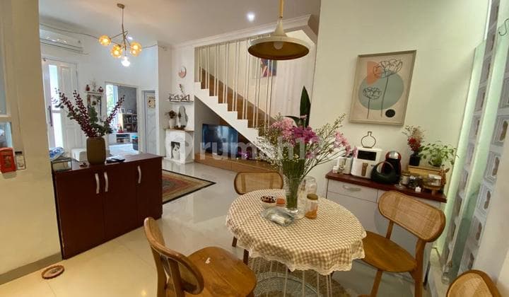 Modern 2-Story House in Cinere – Strategic Location & Move-In Ready!