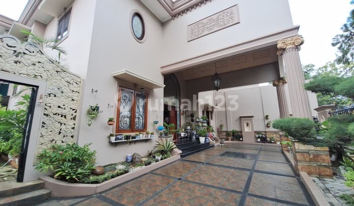 Rumah Mewah ada Kolam Renang di Lokasi Strategis Lebak Bulus, Jakarta Selatan - Harga Nego