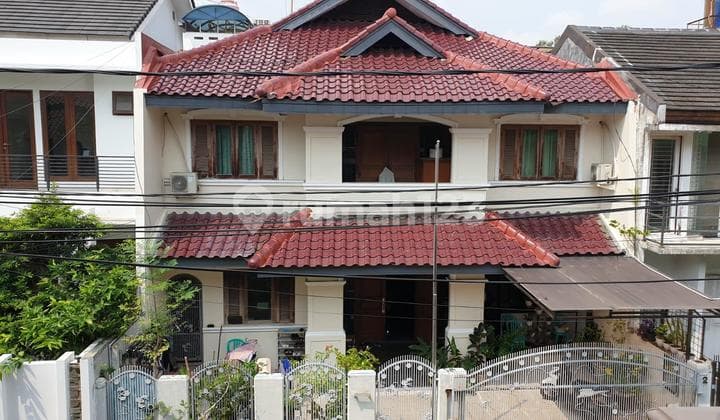 Dijual Rumah Besar & Strategis di Kebayoran Baru - Jakarta Selatan