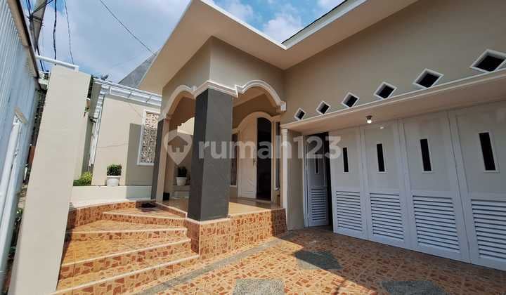 Rumah Modern Nyaman dengan Taman Asri – Lokasi Strategis