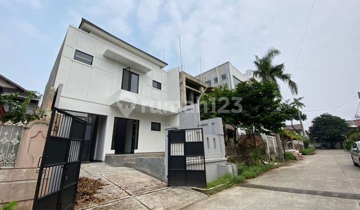 Rumah Modern Minimalis di Mega Cinere