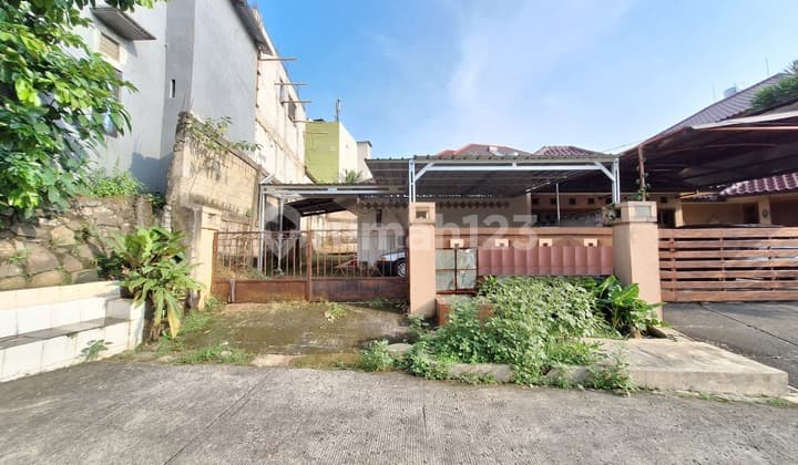 Cheap land counting house in Mega Cinere.