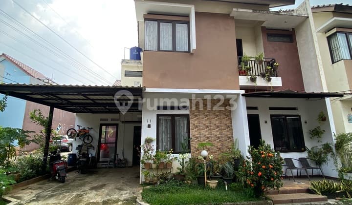 Move-in Ready House in a Complex in Cirendeu