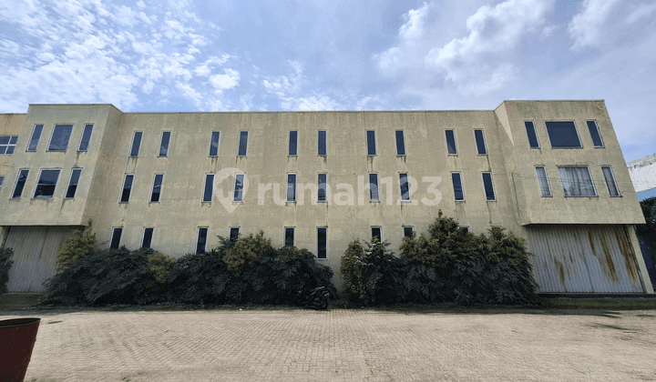 3-Story Warehouse Near Toll Road and Highway Access in Pondok Cabe