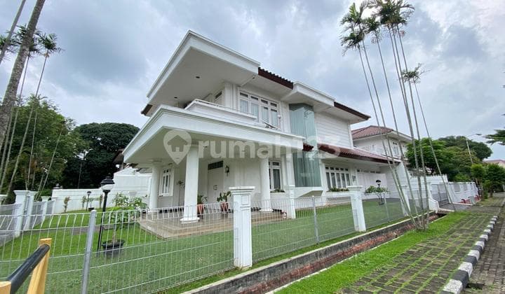 Modern House Fully Furnished Hadap Utara di Cinere