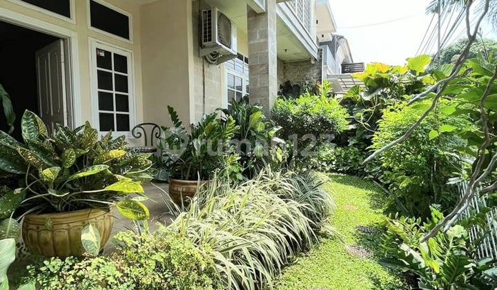Rumah Semi Tropical di Cinere Dengan Lantai Marmer Siap Huni