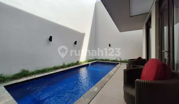 Rumah Elegan Full Furnished dengan Private Pool di Serenia Hills Lebak Bulus