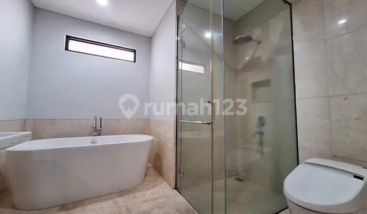 Rumah Elegan Full Furnished dengan Private Pool di Serenia Hills Lebak Bulus
