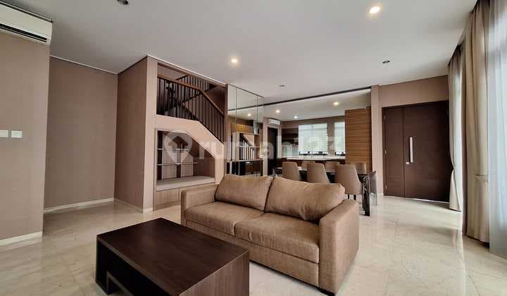 Rumah Elegan Full Furnished dengan Private Pool di Serenia Hills Lebak Bulus