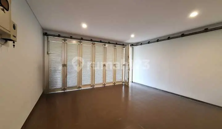 Rumah Elegan Full Furnished dengan Private Pool di Serenia Hills Lebak Bulus