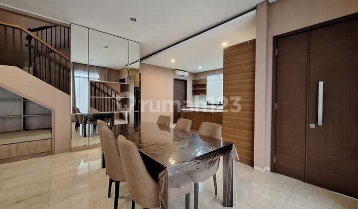 Rumah Elegan Full Furnished dengan Private Pool di Serenia Hills Lebak Bulus