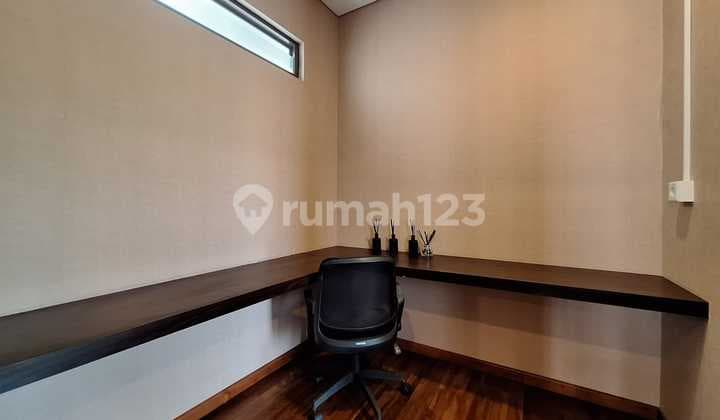 Rumah Elegan Full Furnished dengan Private Pool di Serenia Hills Lebak Bulus