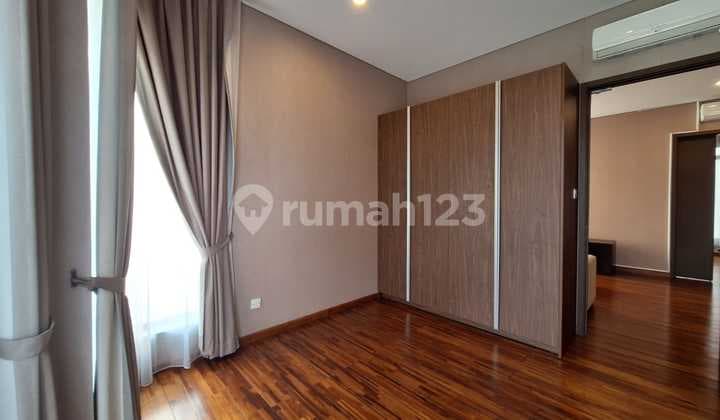 Rumah Elegan Full Furnished dengan Private Pool di Serenia Hills Lebak Bulus