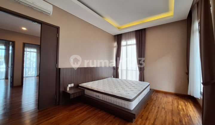 Rumah Elegan Full Furnished dengan Private Pool di Serenia Hills Lebak Bulus