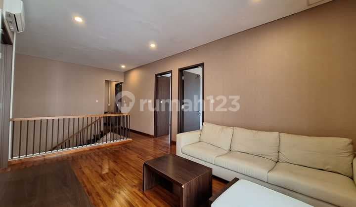 Rumah Elegan Full Furnished dengan Private Pool di Serenia Hills Lebak Bulus