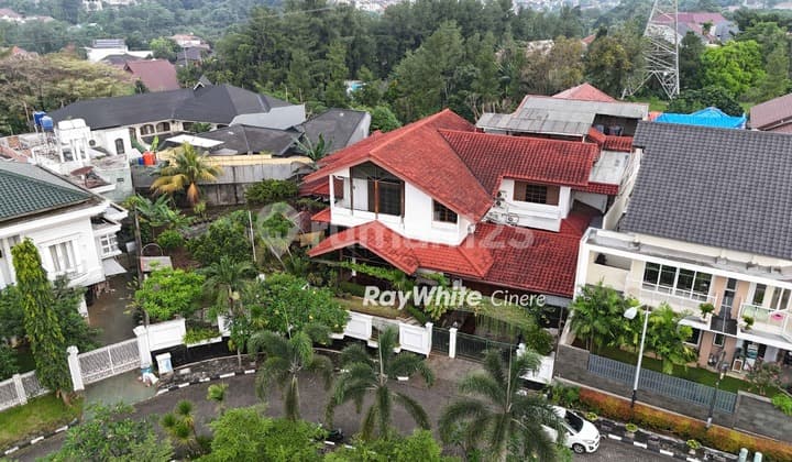 Private Villa in the Heart of the City! Spacious 1033m² Luxury Home in Villa Cinere Mas – Features a Basement and 6 Bedrooms!