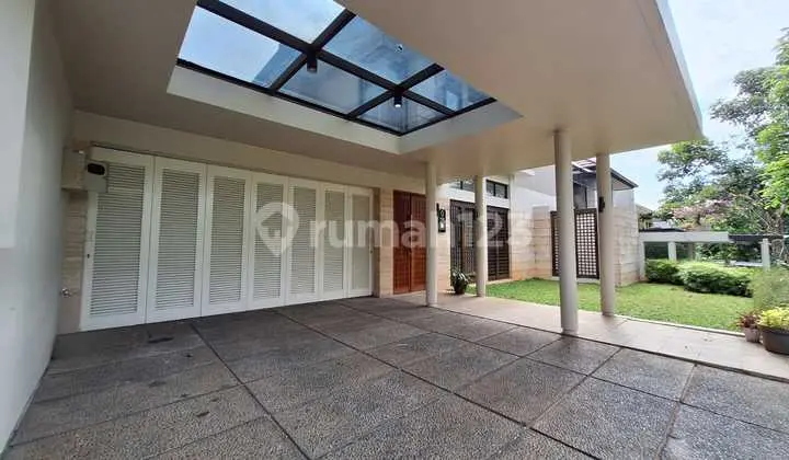 Rumah Elegan Full Furnished dengan Private Pool di Serenia Hills Lebak Bulus