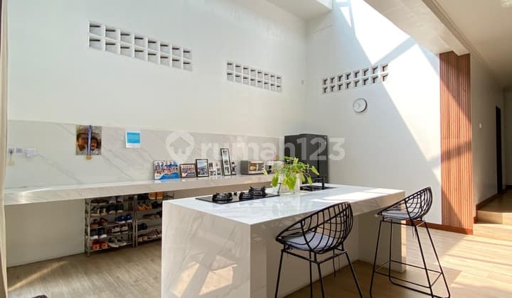 Hunian Modern Dengan Pool di Komplek Strategis dekat ke MRT Lebak Bulus