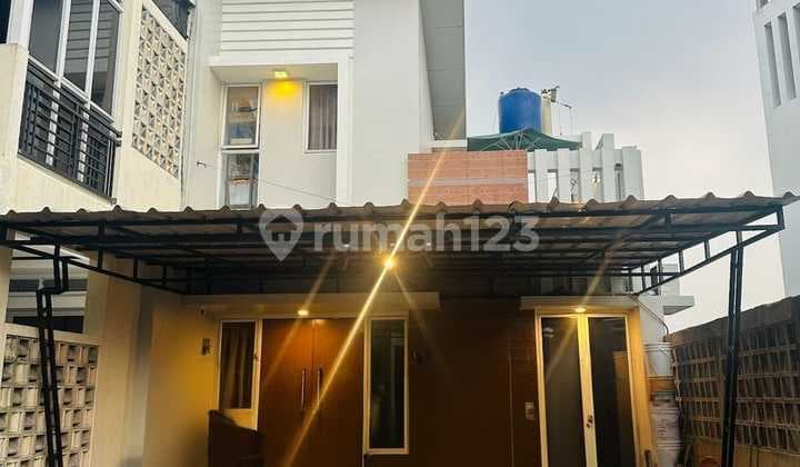 Rumah 3 Lantai Dalam Komplek Strategis Cinere