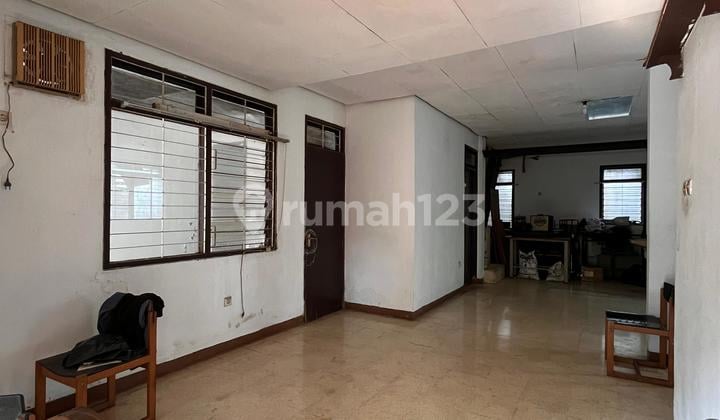 Rumah Hitung Tanah dalam Komplek Akses Jalan Lebar di Cinere