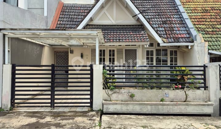 Rumah Luas Siap Huni Dalam Komplek Super Strategis di Lebak Bulus