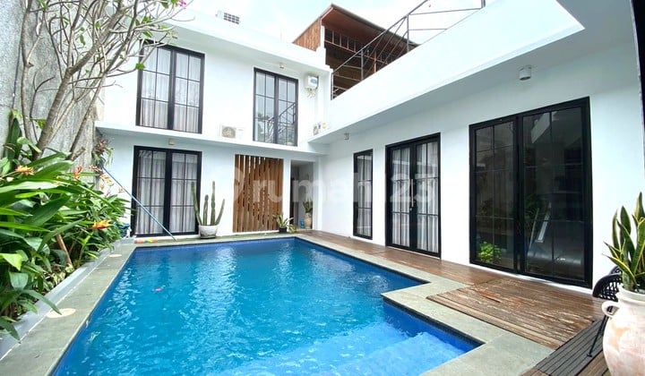 Rumah Luas 550M² dengan Private Pool & Rooftop Dalam Komplek Cinere