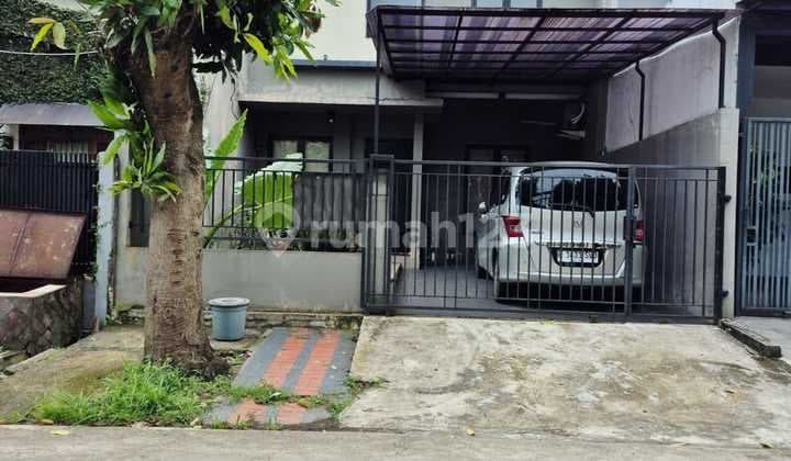 Rumah 2 Lantai dengan Halaman Belakang Luas Dalam Komplek Cinere