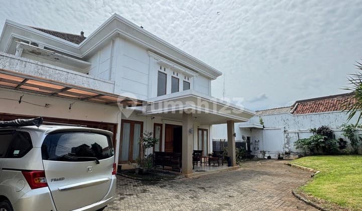 Rumah Mewah dengan Lahan Super Luas Dalam Komplek Terdepan di Cinere
