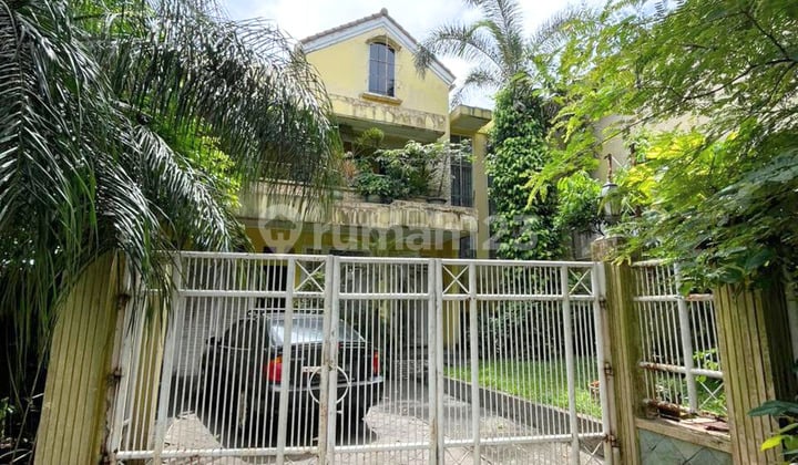 Rumah Luas 2 Lantai Bangunan Kokoh di Komplek Elit Cinere
