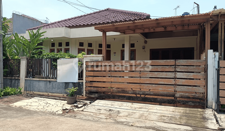 Rumah 1 Lantai dengan Halaman Luas di Cinere Harga Menarik