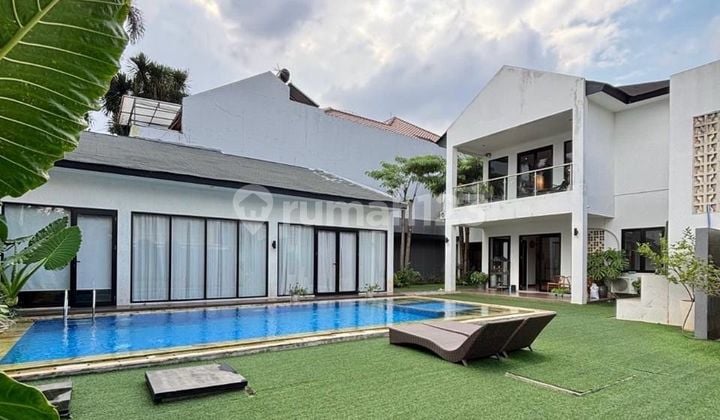 Rumah Mewah Tropical Modern dengan Private Pool di Komplek Cinere