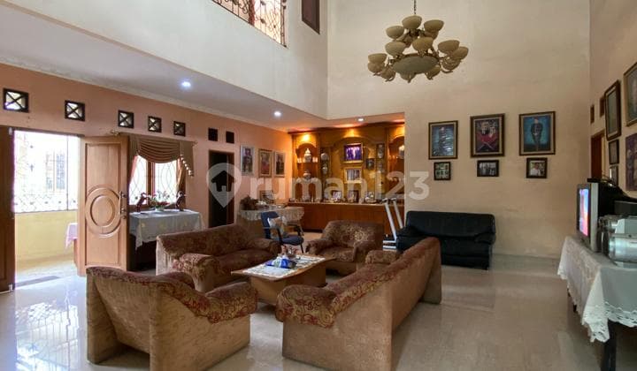 Rumah 2 Lantai Bangunan Kokoh dalam Komplek Strategis Cinere