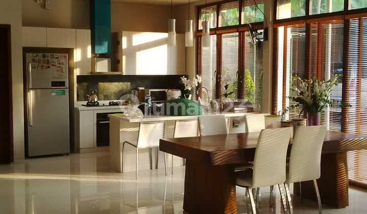 Rumah Asri Bonus Coffee Shop di Cinere