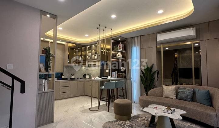 Rumah 3 lantai rapih dengan clubhouse besar di jakbar